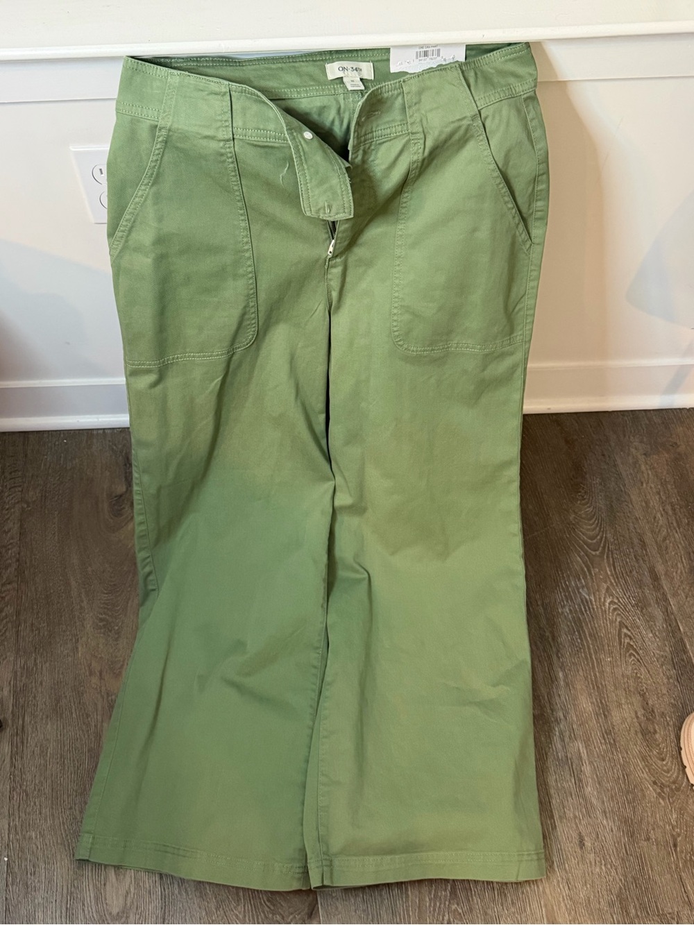 NWT ON 34th Green High Rise Wide Leg Utility Pants Size 10